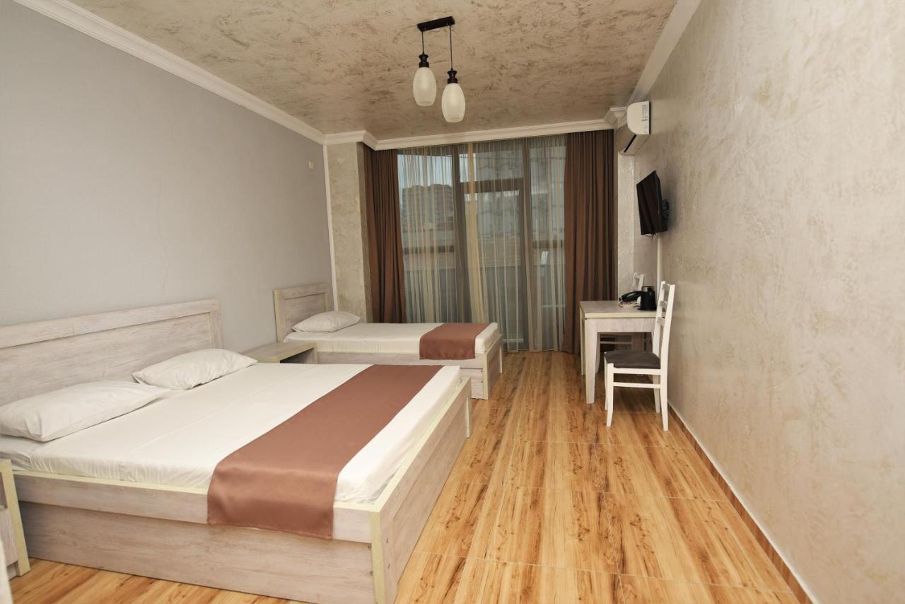 Kazbegi Hotel บาทูมิ ภายนอก รูปภาพ